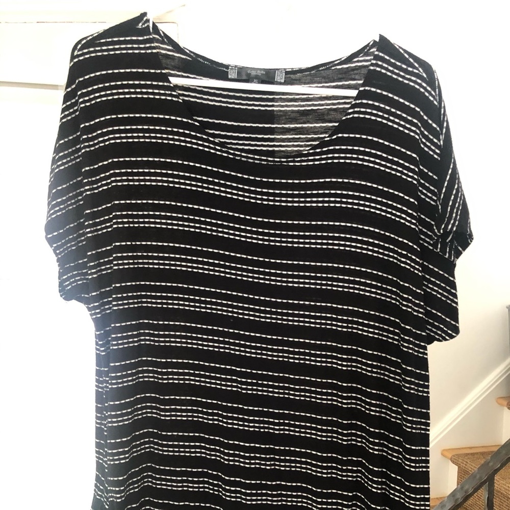 Black and white maternity top